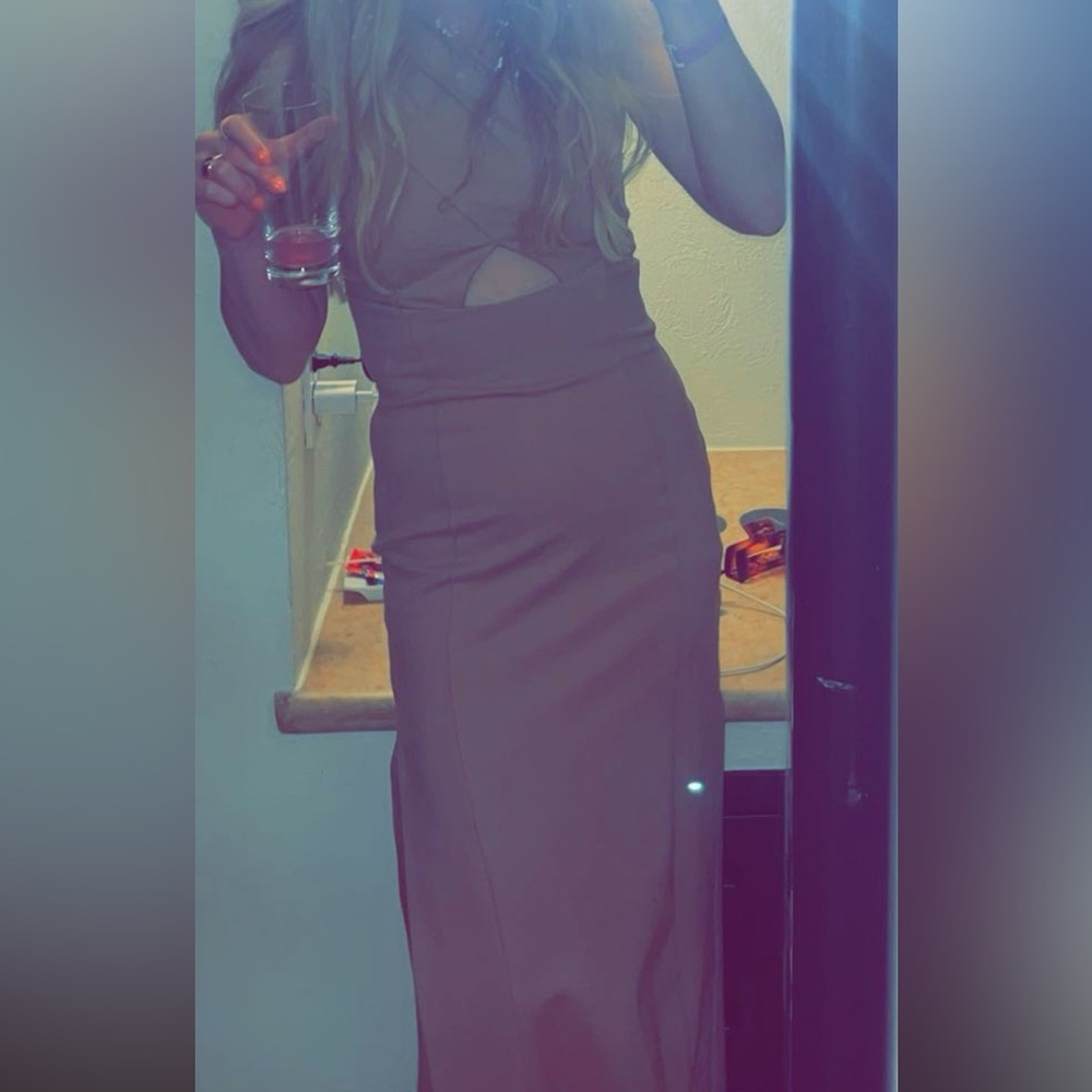 Size extra small. Worn once. Revolve cocktail dress. Mauve color.